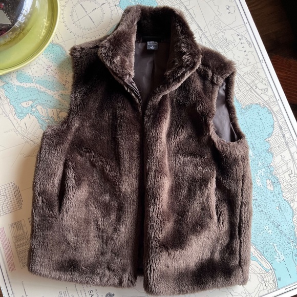 Brown Faux Fur New York & Co Vest - Picture 2 of 5